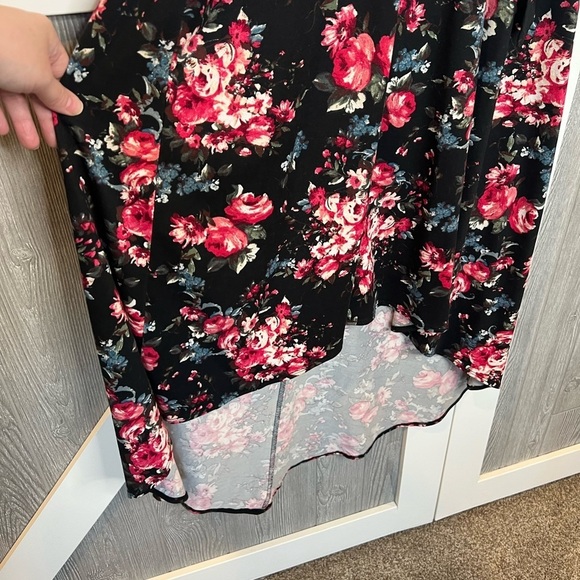 256. Fortune + Ivy Floral V-Neck High-Low Maxi Dress Large - Picture 4 of 5